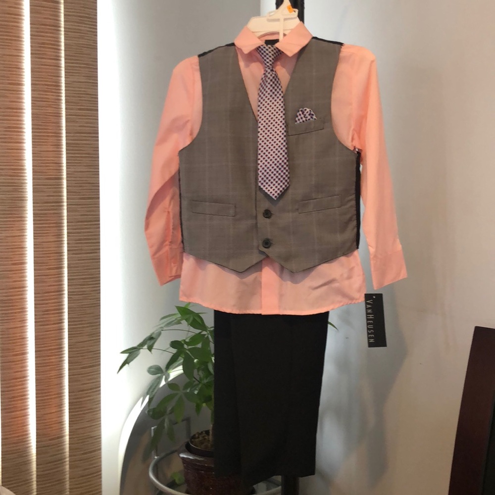 Van Heusen. 4piece set Kids Suit